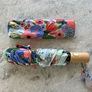 Rifle Paper Co. travel umbrella. Pretty floral design